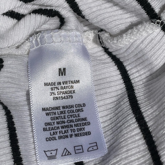 NWOT Slouchy Cropped Long Sleeve Tee - Picture 5 of 6